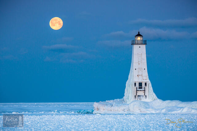 Benzie, Benzie County, Frankfort, Lake Michigan, Michigan, Pier, Snow, breakwater, cold, dawn, frozen, full, full moon, harbor...